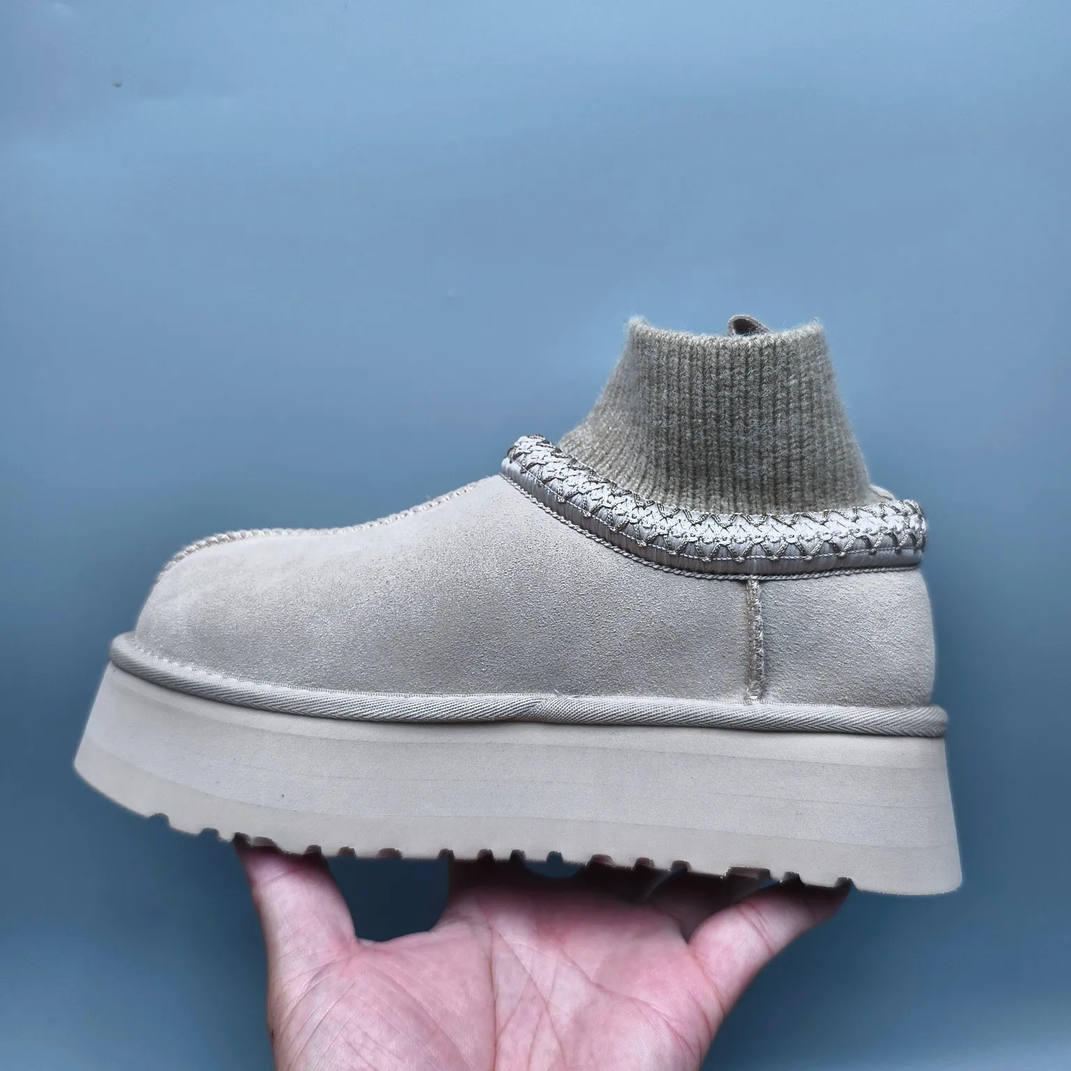 💰520 UGG sheepskin all-in-one snow boots 5956 thick-soled ethnic style braided style Color: maroon black sand matching code: 35-40